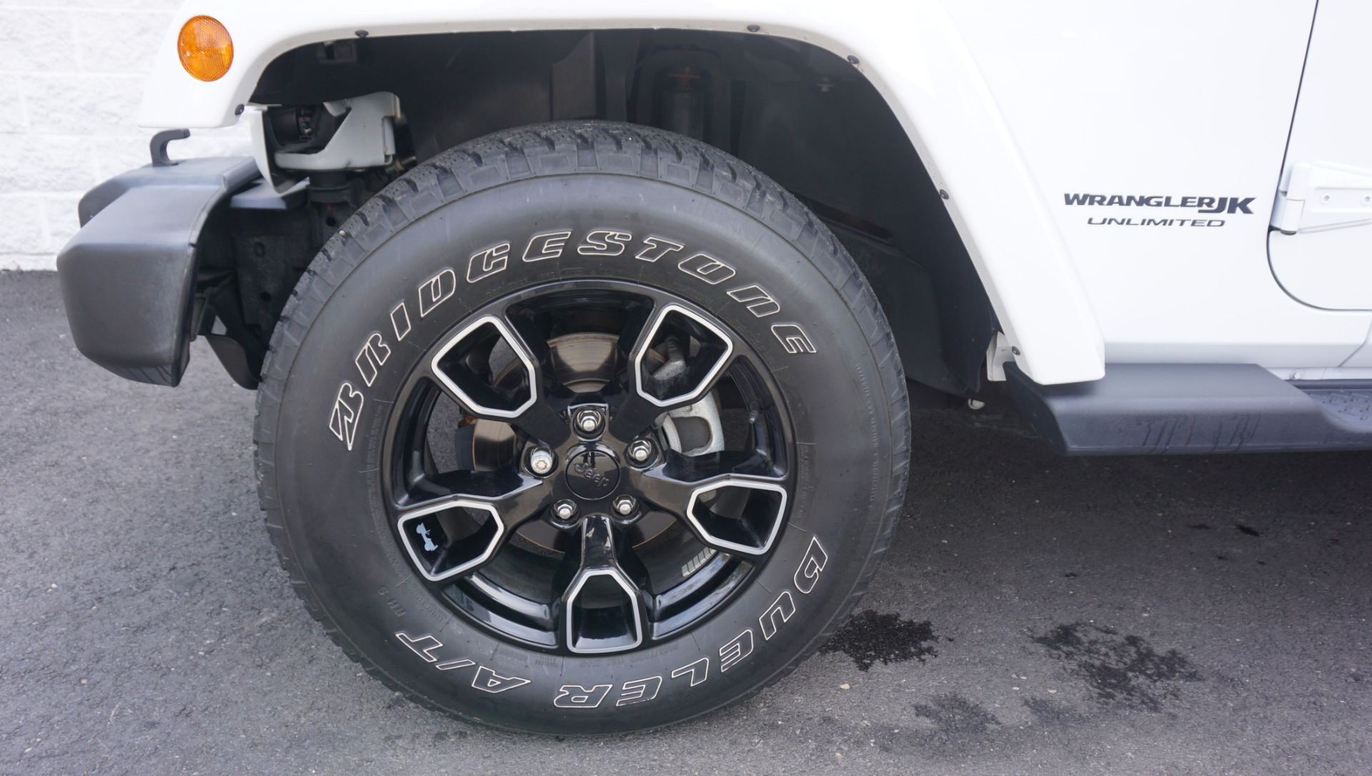 Factory Jeep Wrangler Unlimited Altitude Wheel Tire Spare OEM JK 6DE35TRMAA  9198